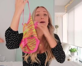 Hot YouTuber Shows off Lingerie