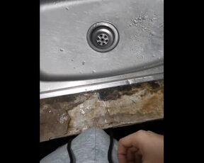 Watch me CUM on a PUBLIC SINK (Napajakol sa lababo)