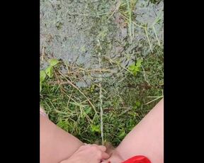 I love pissing in puddles in nature. It's very exciting and sexy, isn't it?