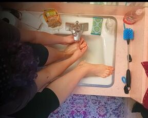 18 year old washing feet in sink