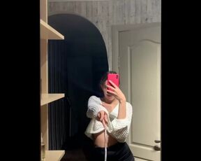 Sexy bitch recording in front of mirror????