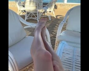 giantes worship big toes big legs in beach outdoor