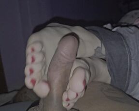 Sexy footjob with rednails