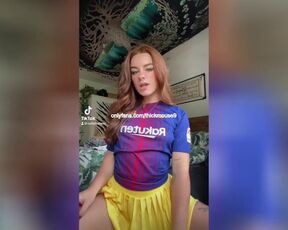 School Girl accidentally Leaks Virgin Pussy on Tiktok