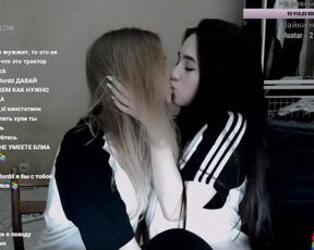 Twitcher Mmet Making out with a Girl on Live Stream