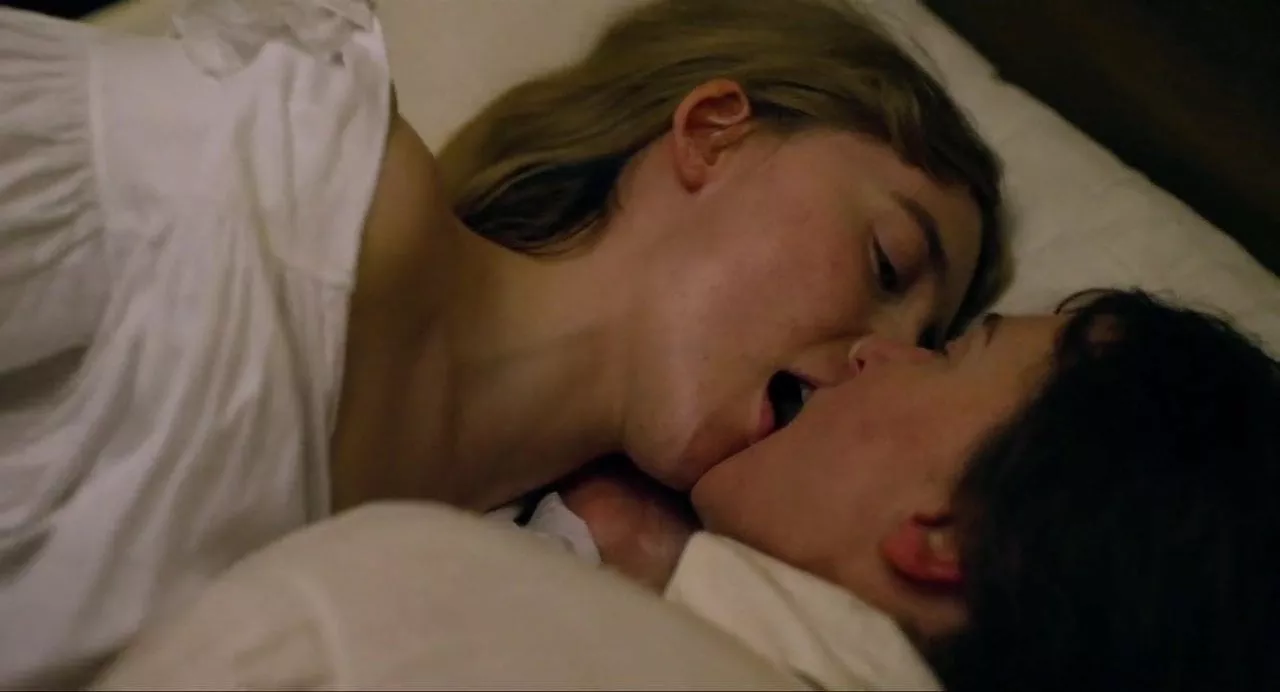 Celebrity Kate Winslet in Lesbian Sex Scene in Ammonite - HubUrbate