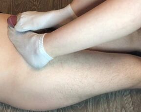 Kelly_feet Sexy Teen Girl Footjob in White Socks Handjob Socks Cum