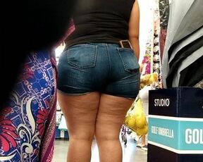 Mexican MILF thick ass and thighs in jeans VPL.