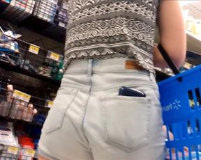 CANDID TEEN ASS IN SHORTS 1