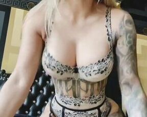 Jil Haider das geile Tattoo model zeigt alles Fotze  Arsch