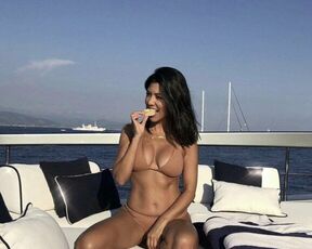 Kourtney’s body – wow