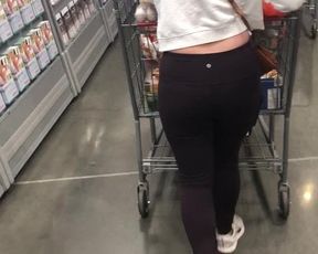 PAWG teen ass in leggings Part 1