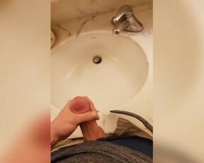 Quick-nut in the hotel bathroom