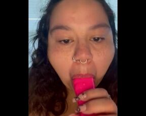 Bbw slut sucks pink dildo