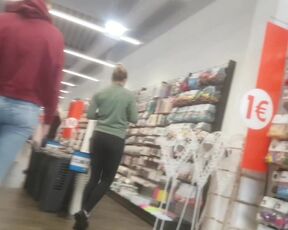 2 teen asses in jeans shopping Tedi