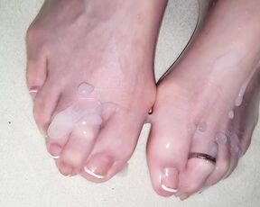 Condom feet cum