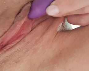 I caress the sweet clitoris with my fingers and a vibrator. sweet cum close up