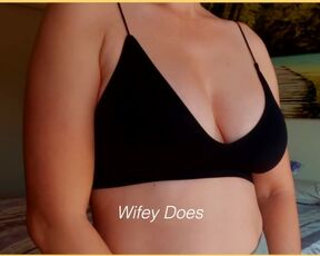 MILF hot lingerie. Big tits in black sports bra - OF @wifeydoespremium