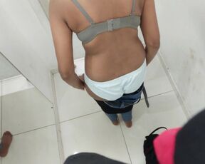 බ්‍රා එකයි සායයි ඇදලම බැලුවා Sri Lanka New Bra And Skert Dress Changing in Fitton Room