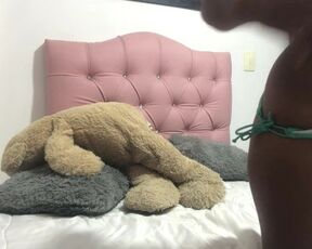 My girlfriend sends me a video in my underwear to make me horny at work