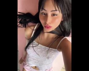 Asian Girl Flash her Tits