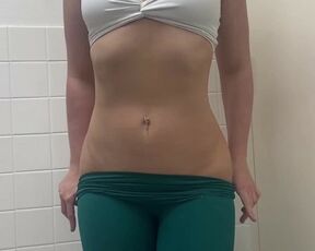 GYM GIRL makes herself cum in the GYM BATHROOM after a WORKOUT