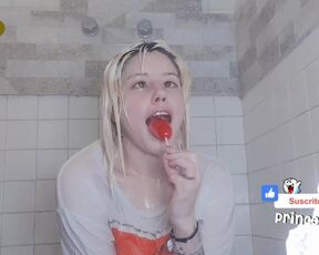 ???????? Wet t-shirt with lollipop in the shower ????????